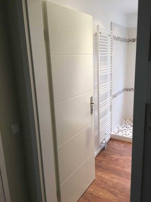 Komplett kernsanierte 4 Zimmer Wohnung