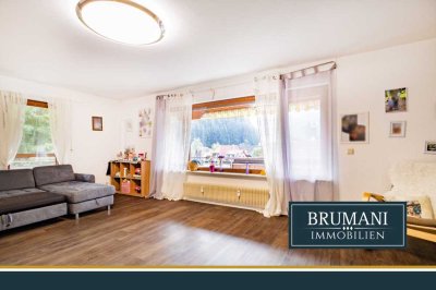 BRUMANI | Modernisierte 5-Zimmer-Wohnung mit großer Terrasse & Balkon in Gutach im Breisgau