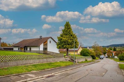 Renovierungsbedürftiges Einfamilienhaus mit Ausbaupotential und Bergblick