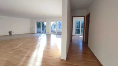 Schöne und gepflegte 4,5-Zimmer-Wohnung mit gehobener Innenausstattung mit Balkon in Hamm