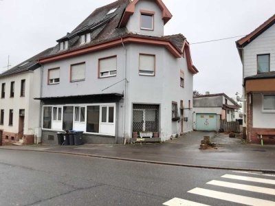 Voll vermietete Immobilie mit 5 Wohneinheiten in Neunkirchen-Wellesweiler zu verkaufen: Eine Investi
