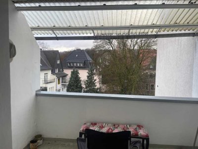 Schöne Wohnung mit zweieinhalb Zimmern sowie Balkon und Keller in Duisburg