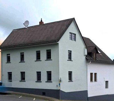 1 Fam. Wohnhaus, freisteh., Bad Camberg, Altstadt-/Kurparknähe, 162 qm Wfl. + Nebengebäude, Innenhof