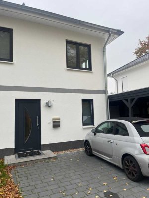 Moderne Doppelhaushälfte mit Dachterrasse und Carport