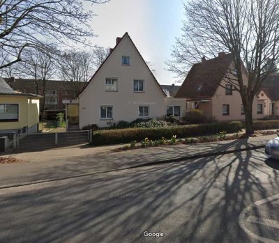 Freundliches 9-Zimmer Zweifamilienhaus mit insgesamt 3 Etagen und großem Garten