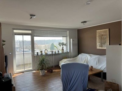 Moderne 3 Zimmer Wohnung mit zwei Balkonen und schöner Aussicht