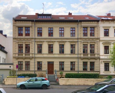 3-Zimmer-Altbauwohnung mit Balkon in zentrums- und naturnaher Lage