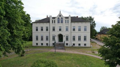 Gutshaus mit 4 bis 8 FEWO´s in Ostseenähe | www.LUTTER.net