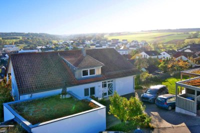 Ruhige, charmante 2-Zimmer-Wohnung mit Südbalkon, Aussicht und Stellplatz