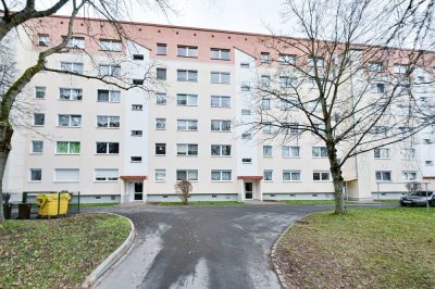 Sanierte 3-Raum-Wohnung mit neuem Bad, Wanne, Balkon, Wohnküche und Deckenspots in Chemnitz- Kappel