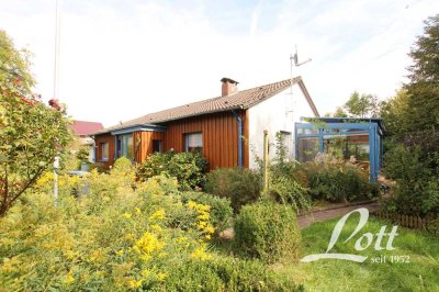 +++ Interessanter Bungalow mit abtrennbarem Bauplatz in beliebter Kanallage in Augustfehn! +++