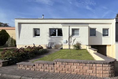 Einfamilienhaus mit Pool und Wintergarten in der Gottfried-Keller-Siedlung in Halle