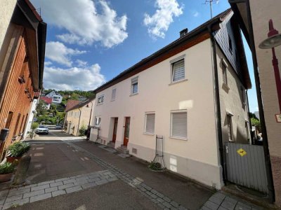 Doppelhaushälfte/Zweifamilienhaus im Zentrum von Aalen-Unterkochen zu verkaufen.