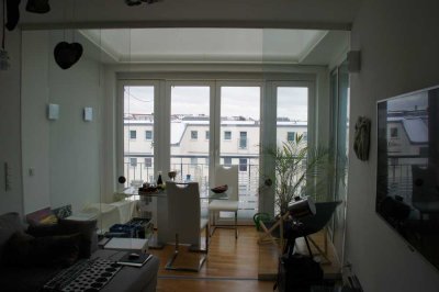 Geschmackvolle 2-Zimmer-Penthouse-Wohnung mit geh. Innenausstattung mit EBK