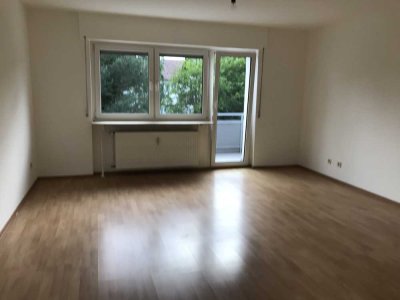 Schöne, helle, sehr gut geschnittene 3 Zimmer-Wohnung mit Gemeinschaftsgarten