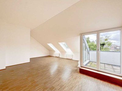 Lichtdurchflutete Wohnung: Dachterrasse und hochwertige Einbauten.