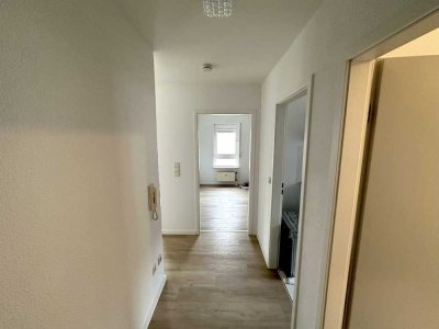 *NEU RENOVIERT* 2Z - Wohnung mit TG & Balkon