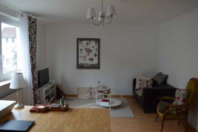 Helle, große 2-Zimmer-Wohnung mit Einbauküche