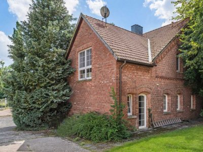 Mehrfamilienhaus mit Gewerbeeinheit - Vermietet und freie Einheiten in Niedernwöhren