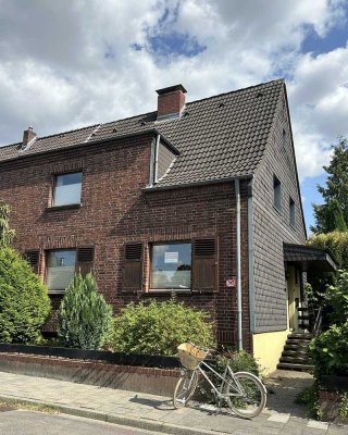 ***SOLIDES UND CHARMANTES FAMILIENHAUS  MIT WUNDERBAREM GARTEN***RUHIGE LAGE***