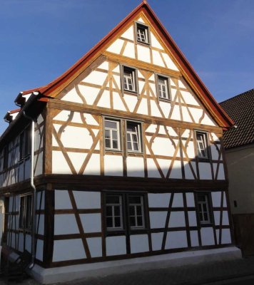 Wohnen im Denkmal - Fachwerkhaus 2,5-Zimmer-Wohnung mit Balkon