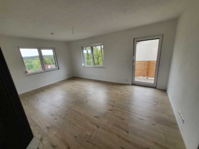 3,5-Zimmer; Balkon mit schönem Ausblick; neue EBK; Fußbodenheiz; (Mietvertrag auf 2 Jahre befristet)