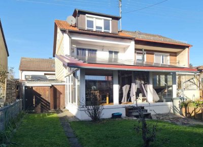 Doppelhaushälfte mit großem Wintergarten, Garage, Carport PV-Anlage & Zisterne.