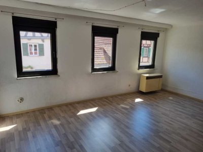 Charmante 2-Zimmer-Altbauwohnung – Frei ab 01.04.2025