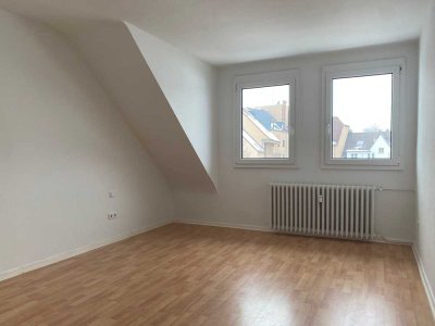 Renovierte 2 Zimmer DG-Wohnung mitten in Solingen Ohligs!