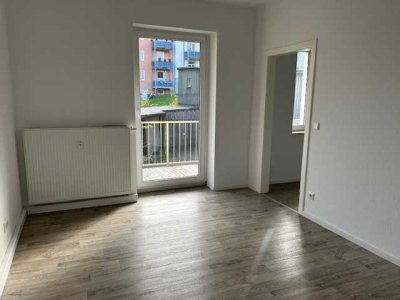 Erstbezug nach Komplettrenovierung! Mit Balkon,  hell, zentral gelegen und doch ruhig