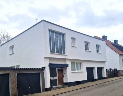 freistehender Bungalow mit ELW in zentraler Lage von Püttlingen