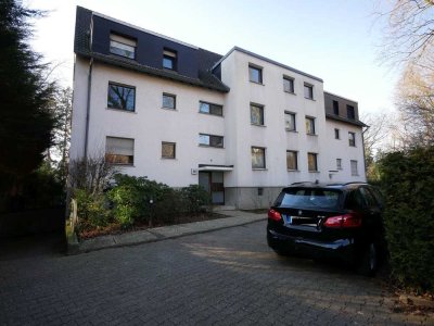 Traumhafte 3,5 Erdgeschoss-Wohnung mit großer Terrasse, Garten und Tiefgaragenstellplatz in Bulmke