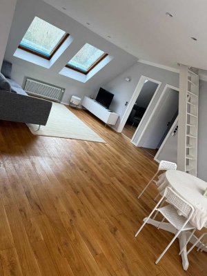 Exklusive, vollständig renovierte 3,5-Zimmer-Wohnung mit Einbauküche in Mülheim (komplett möbliert)