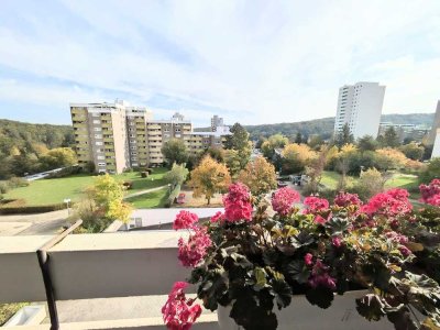 *Helle, vermietete 2-Zimmerwohnung im 5. OG mit Aufzug, Balkon mit Ausblick und Stellplatz*