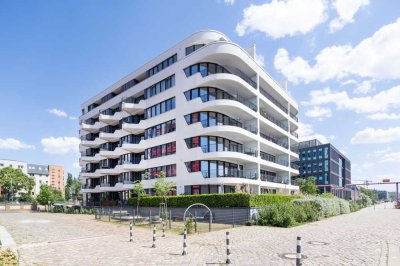 The White-einzigartiges Penthouse mit großer Südterrasse direkt an der Spree nahe East Side Gallery!