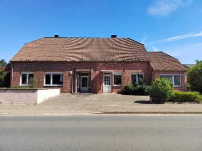 Einfamilienhaus inkl. Gewerbeeinheit, Nebengebäude & Innenhof in Woltersdorf