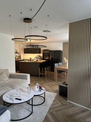 Moderne 3-Zimmer-Wohnung im EG inkl. Küche und TG-Stellplatz, Luxussaustattung in Top Lage