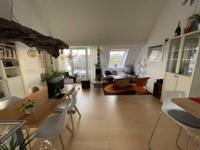 Ruhige großzügige 2 Zimmer Dachgeschoß-Maisonette Wohnung in zentraler Lage mit Balkon und Loggia