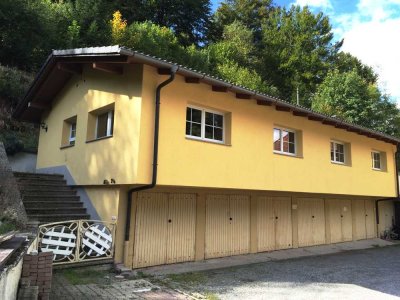 Großzügiges 6-Zimmer Wohnhaus im Grünen mit großer Terrasse!