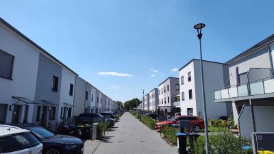 Doppelhaushälfte auf drei Etagen mit Terrasse und Garten in Kaulsdorf