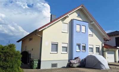 Helle attraktive Dachgeschoss-Wohnung mit Balkon,Gartenanteil & PKW Stellplatz in ruhiger Wohnlage !