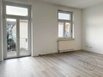 2-Zimmer-Altbau-Wohnung im schönen Junkersdorf mit West-Balkon