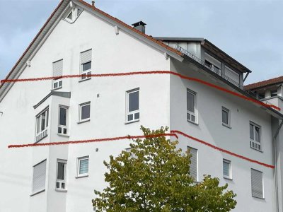 Schöne 3,5 Zimmer Wohnung mit Balkon, EBK, Garage und Stellplatz in sehr guter Lage in Holzgerlingen