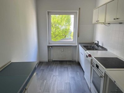 Renovierte 4-Zimmer-Wohnung mit Balkon im Grüngürtel von Frankfurt