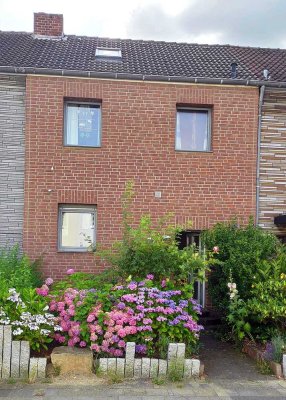 Reihenmittelhaus mit großem Garten in Kamp-Lintfort