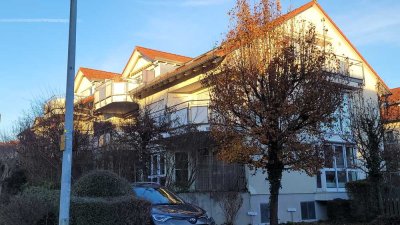 Sonnige, gepflegte 3-Zi-Wohnung mit geh. Innenausstattung mit Balkon und EBK