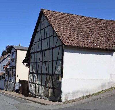 Modernisiertes Fachwerkhaus mit Scheune in ruhiger Lage