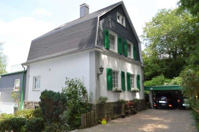 REDUZIERTER PREIS! stilvolle bergische Villa als 2-Familienhaus mit Einliegerwohnung in toller Lage