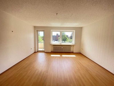 Renovierungsbedürftige 4-Zimmer-Wohnung mit großem Balkon