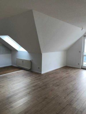 1.GRUNDMIETE FREI! PERFEKT für SINGLES! FRISCH RENOVIERT! 1 ZIMMER + BALKON!